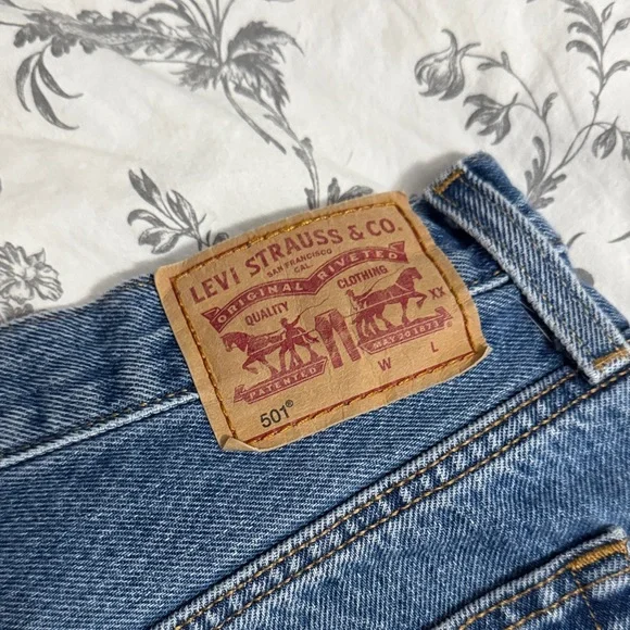 Levi's Classic Blue Jean Shorts - Picture 6 of 6